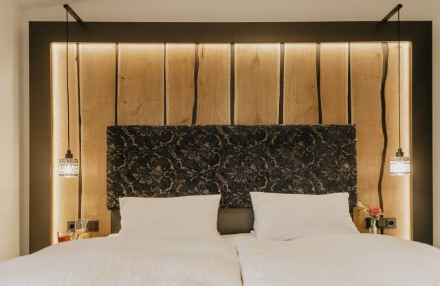Modernes Hotelzimmer mit alten Elementen