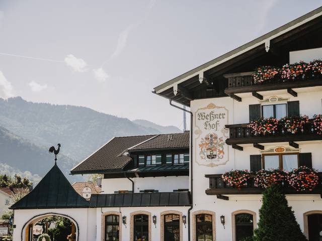 Landhotel Weßnerhof in Bayern Außensicht im gemütlich ländlichen Stil