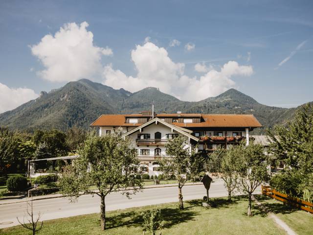 Hotel nahe Chiemsee mit idyllischer Lage zwischen den Bergen