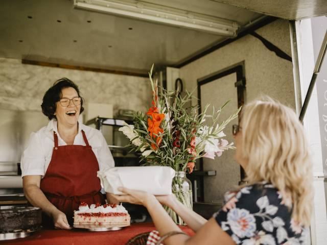 Kuchen Verkauf vom Food Truck in Marquartstein Bayern