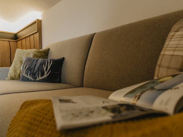 Ferienwohnung am Chiemsee mit gemütlichen Sofa